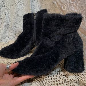 No Doubt Fuzzy Boots- 7.5